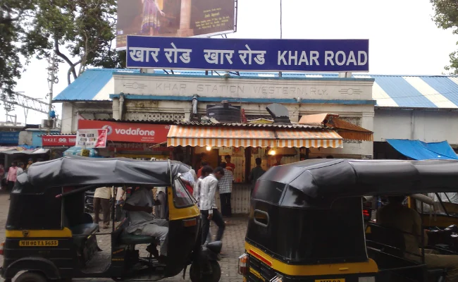 Khar Railway Station