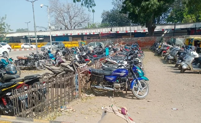 Sarai Rohilla Railway Station Parking